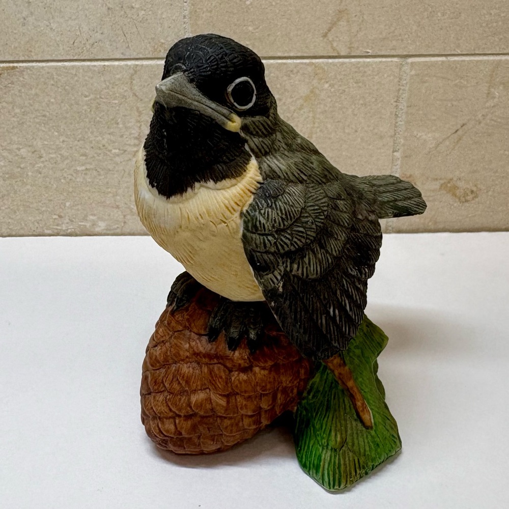 Lefton Vintage Decorative Bird Figurine. Chickadee in Brown, Cream, Green, Black